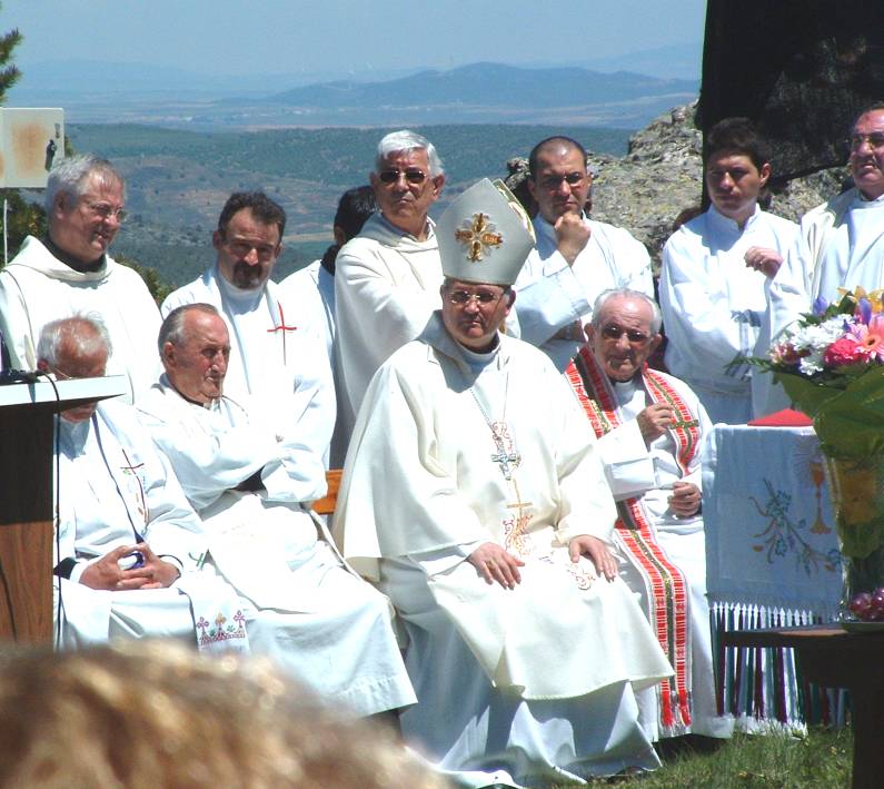 El Sr. Obispo de Albarracín, el OTR de Baraona-Pinilla y los otros representantes parroquiales